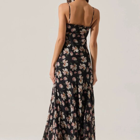 Maeryn Sweetheart Ruffle Maxi Dress - Picture 6 of 6